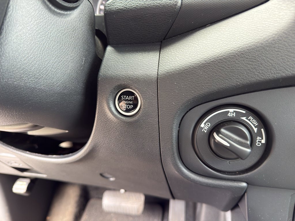 Used 2024 Nissan Frontier SV image 19
