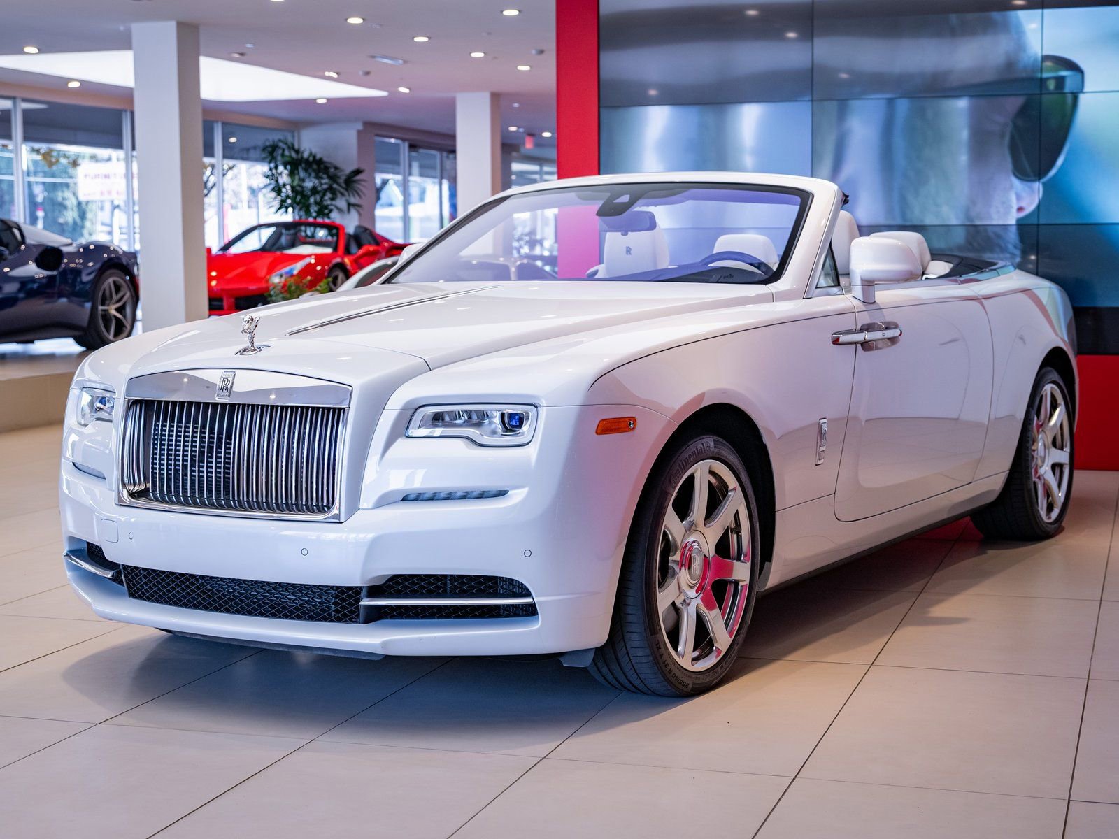 Used 2018 Rolls-Royce Dawn image 4