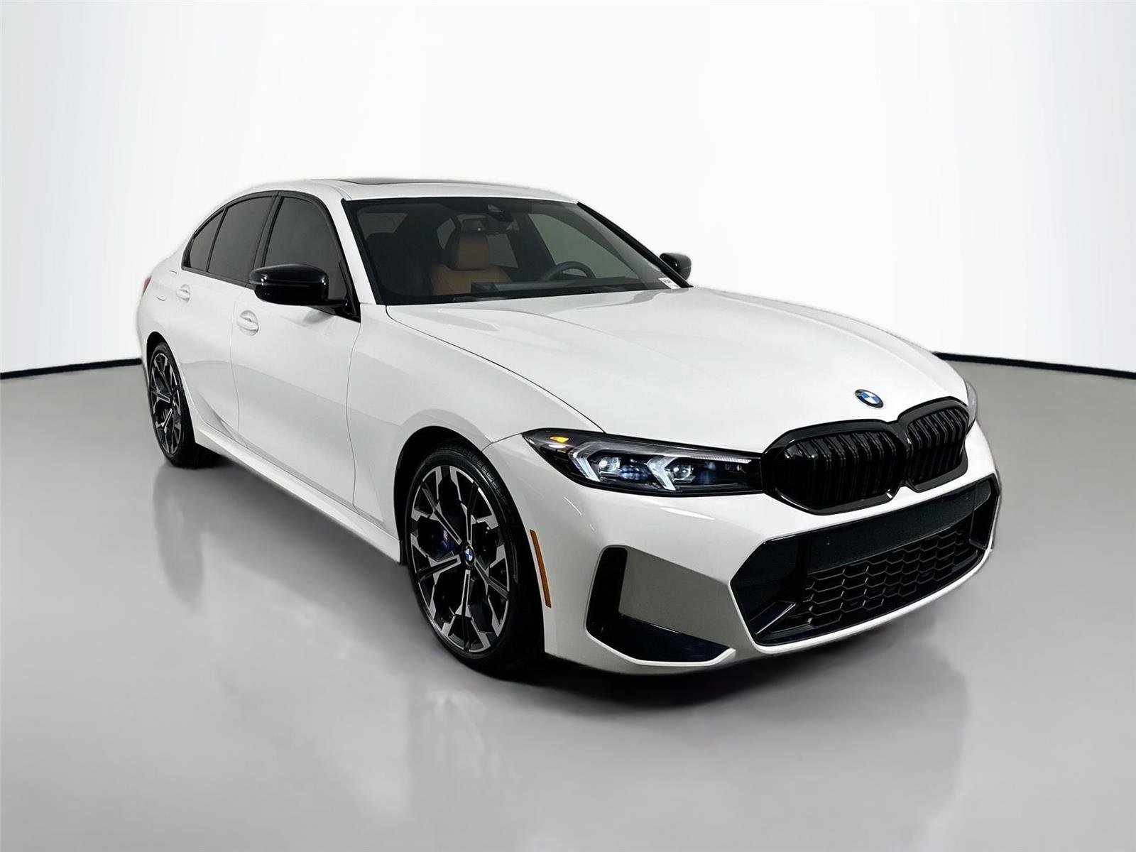 Used 2026 BMW 330i Sedan w/ M Sport Package RWD image 4