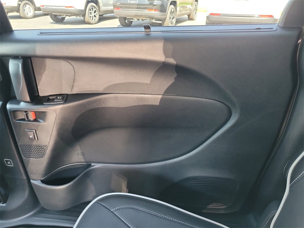 New 2026 Chrysler Pacifica Limited image 12