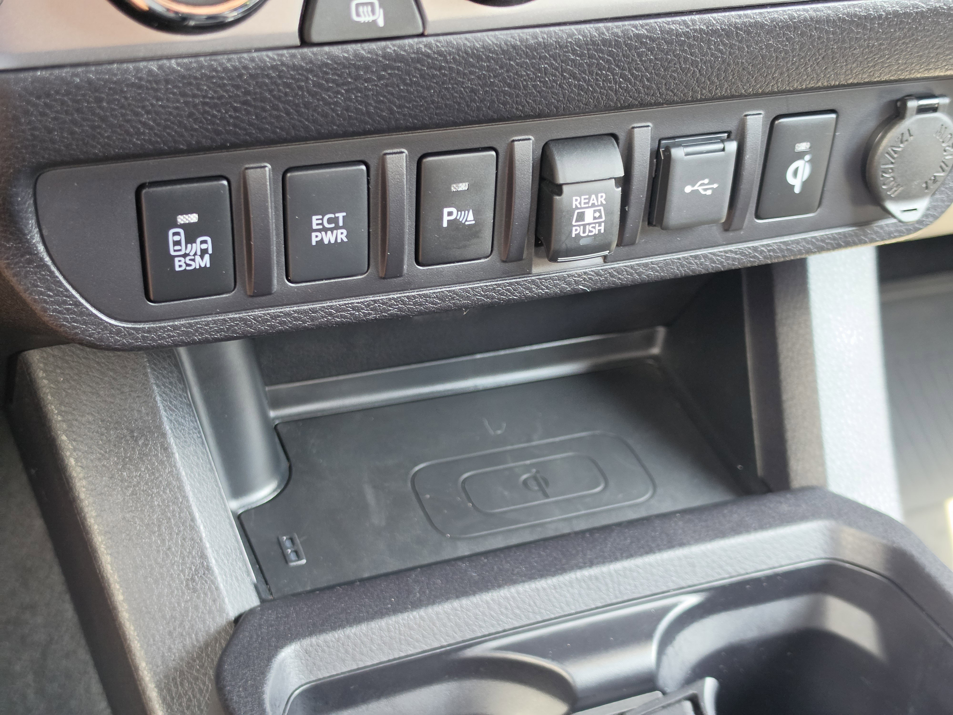 Certified 2022 Toyota Tacoma Limited AWD/4WD image 22