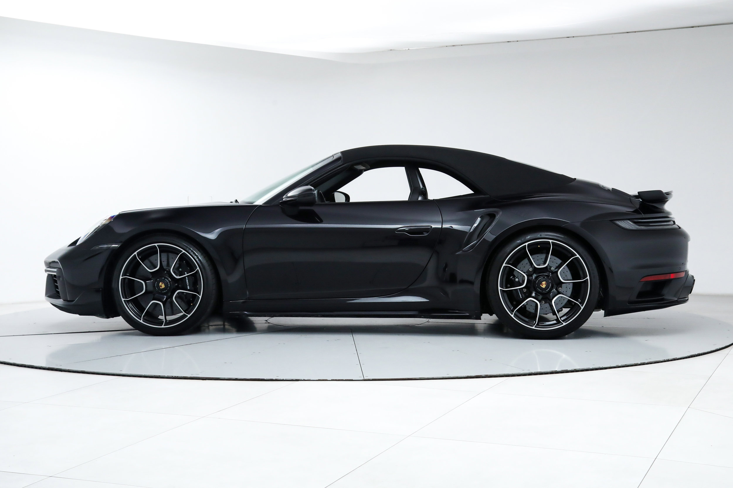 Used 2025 Porsche 911 Turbo S AWD/4WD image 3