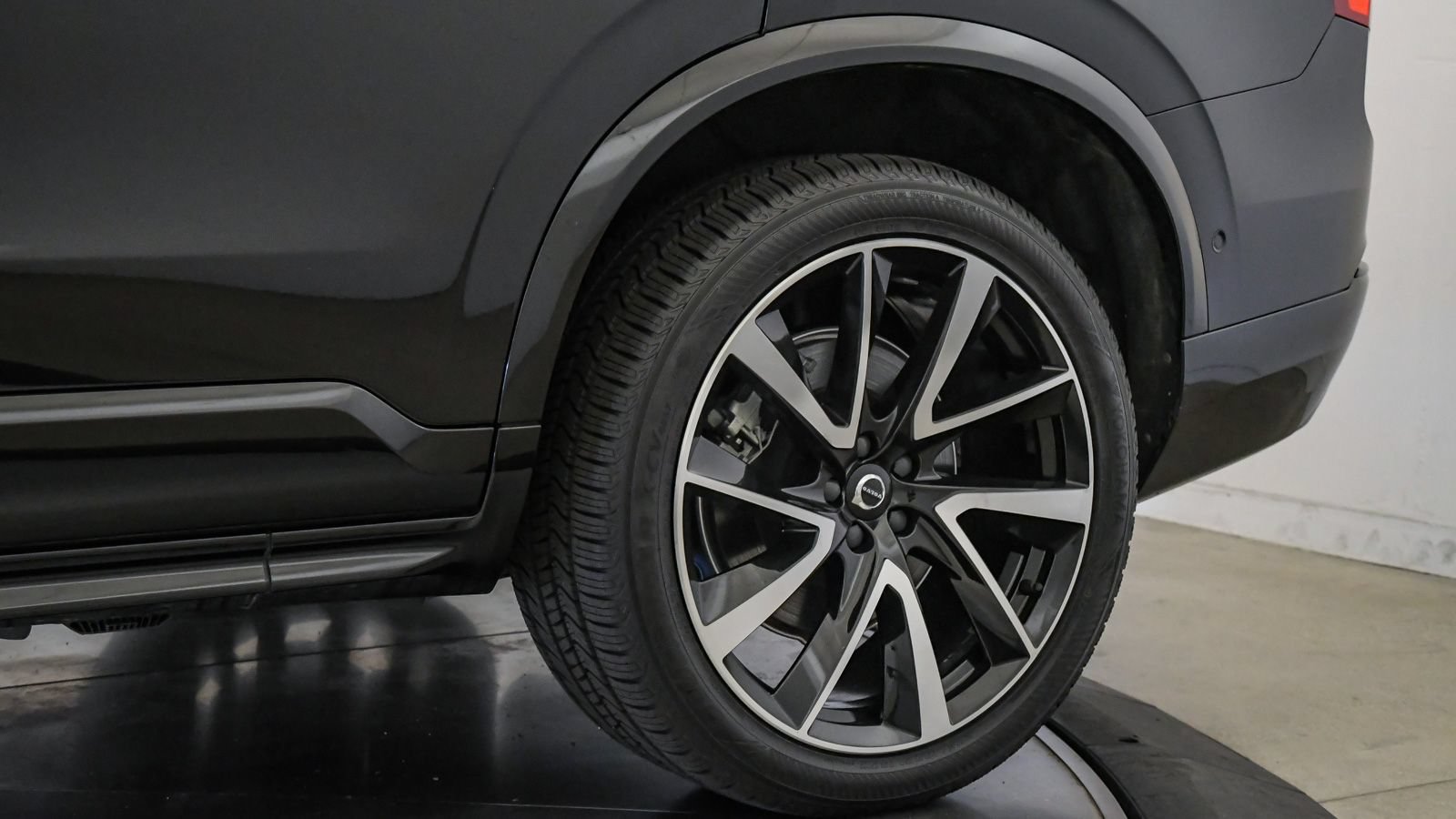 Certified 2023 Volvo XC90 T8 Ultimate AWD/4WD image 11