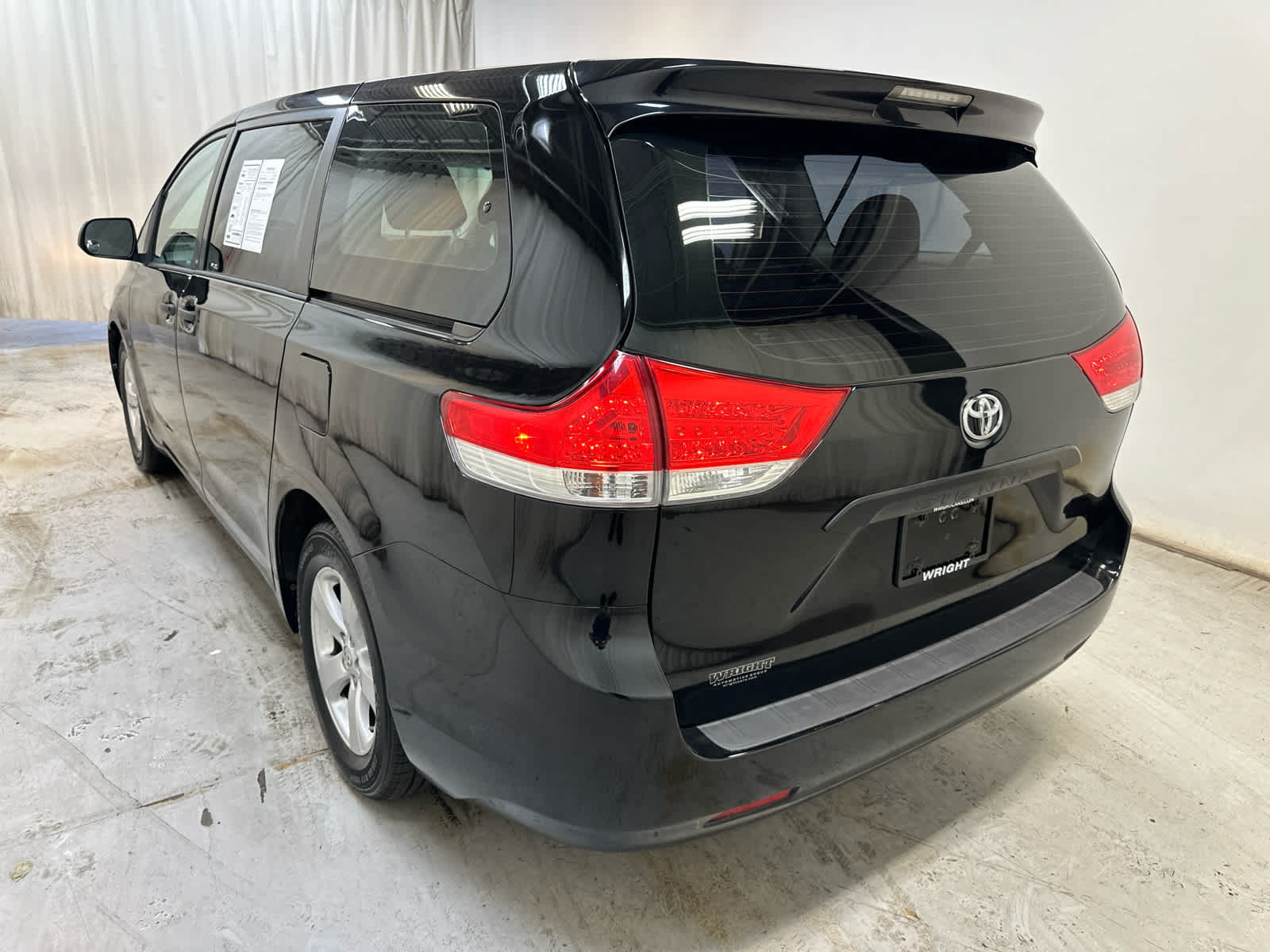 Used 2014 Toyota Sienna L FWD image 2