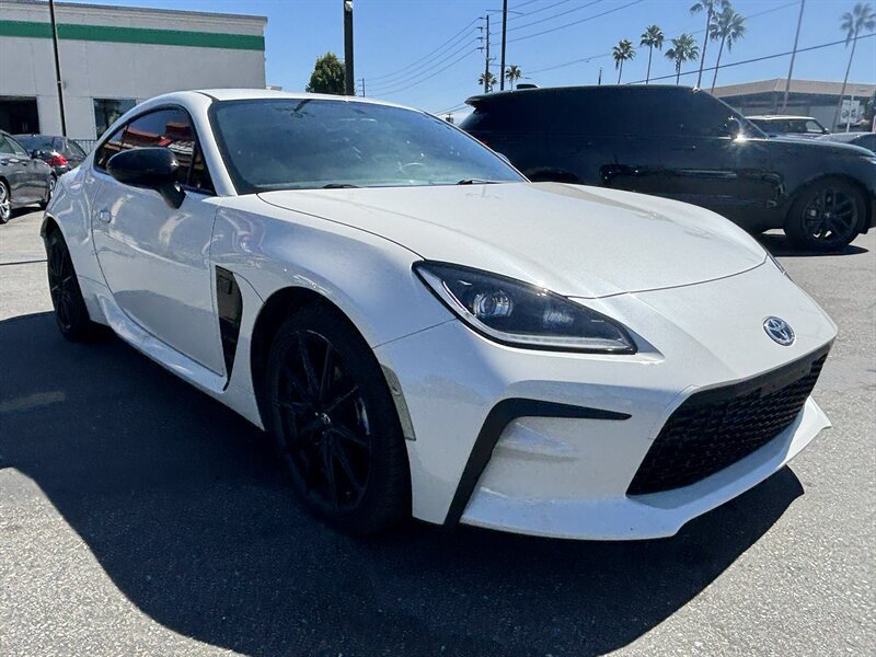 Used 2025 Toyota GR86 Premium w/ ALL Weather Mat Package (TMS) RWD image 8