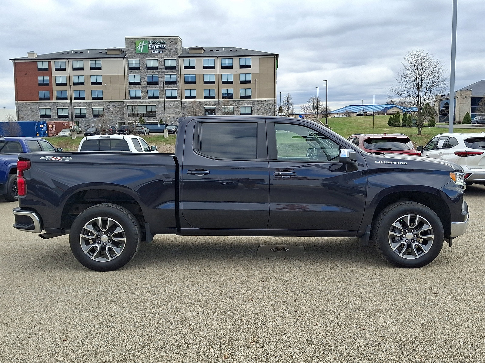 Used 2022 Chevrolet Silverado 1500 LT AWD/4WD image 7