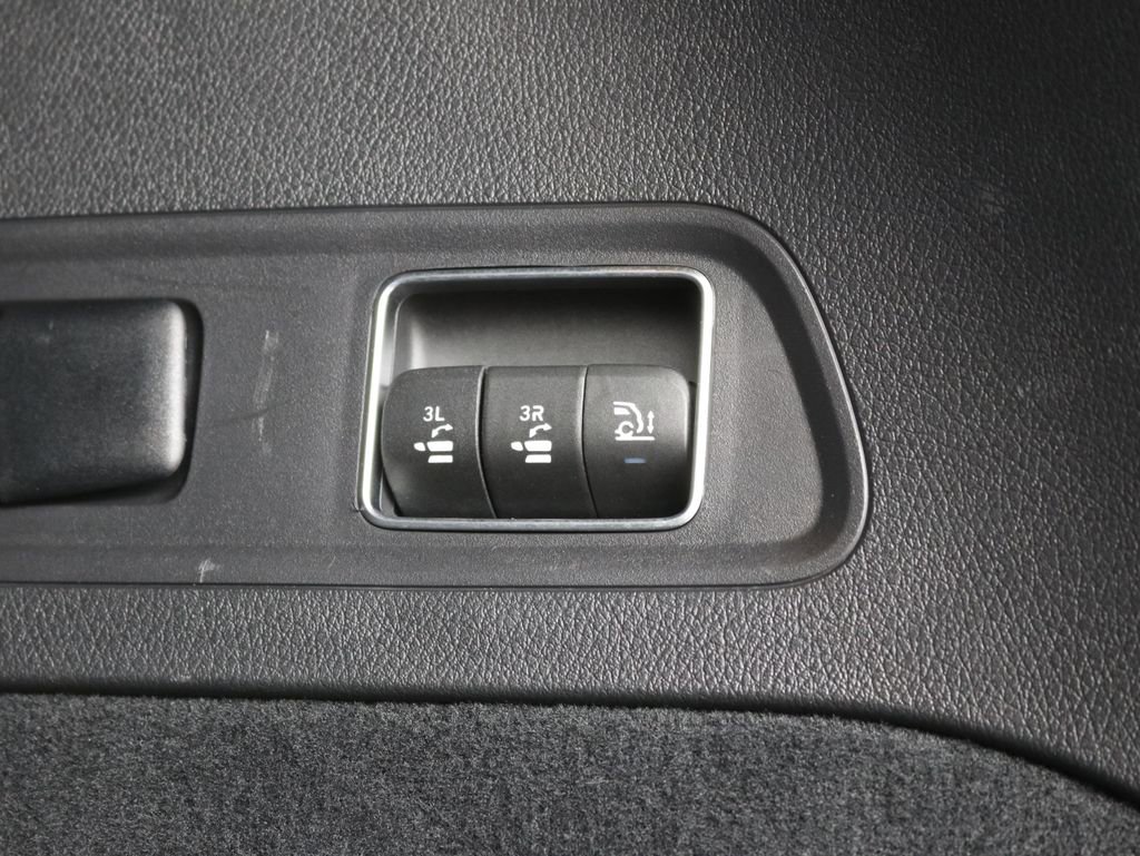 Used 2025 Mercedes-Benz GLS 450 4MATIC image 30