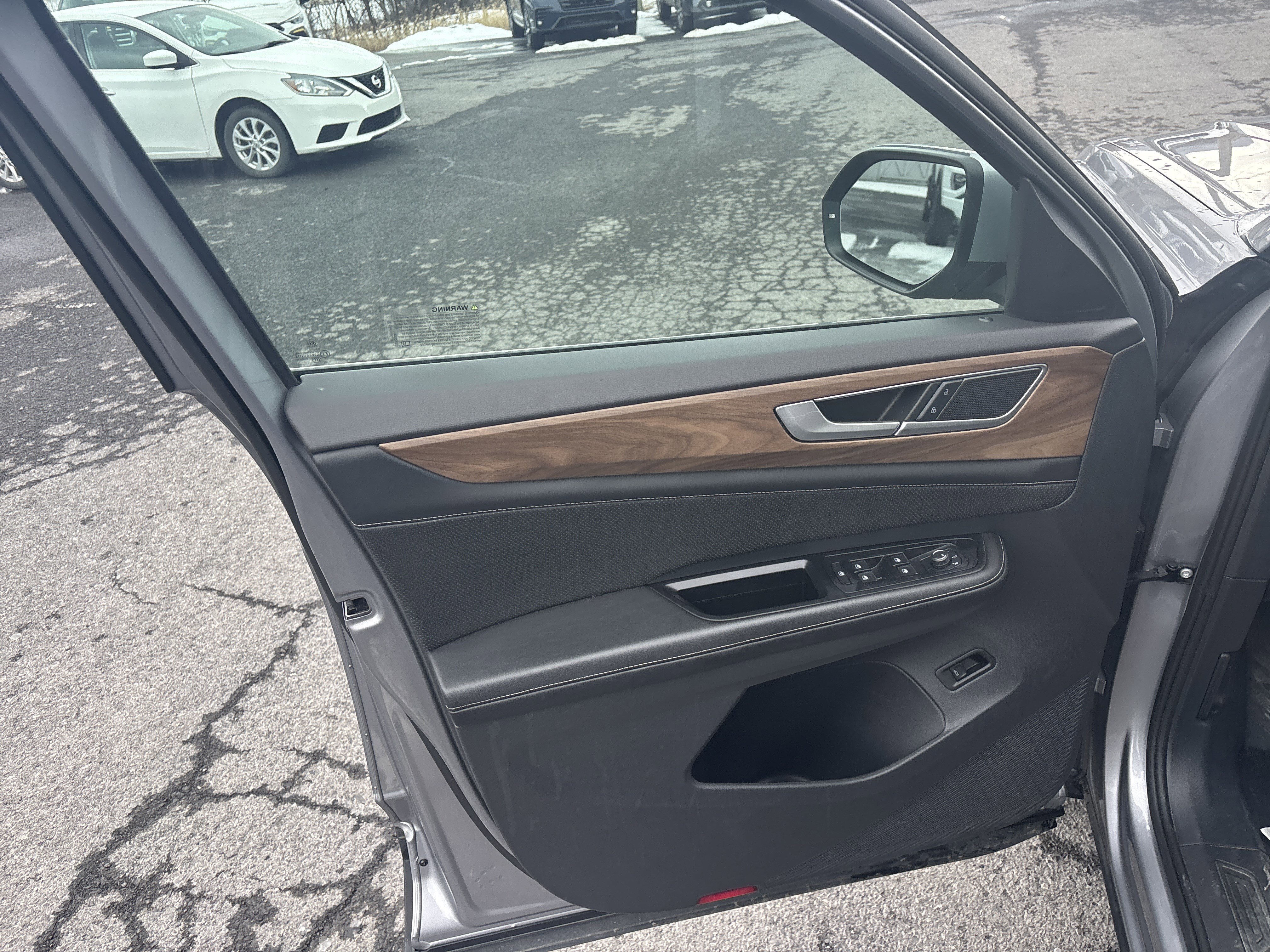 Used 2024 Volkswagen Atlas SE image 16