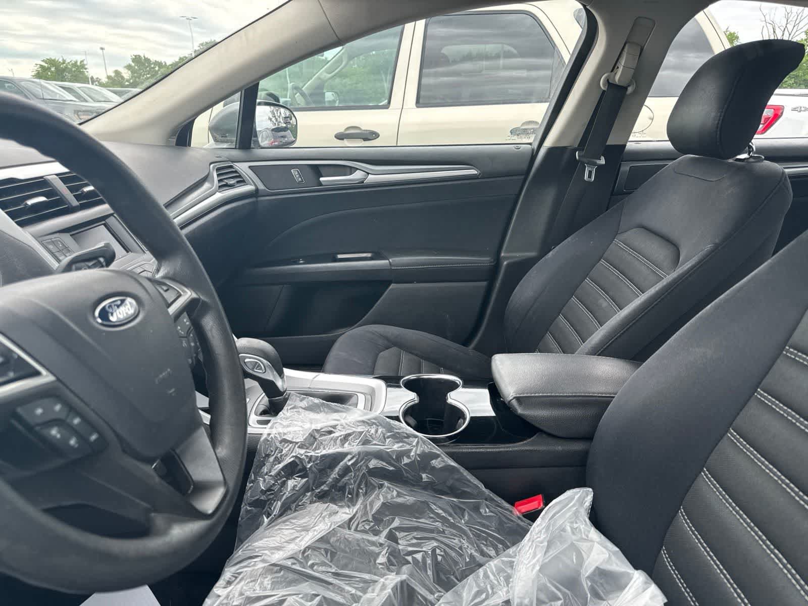 Used 2014 Ford Fusion SE FWD image 32