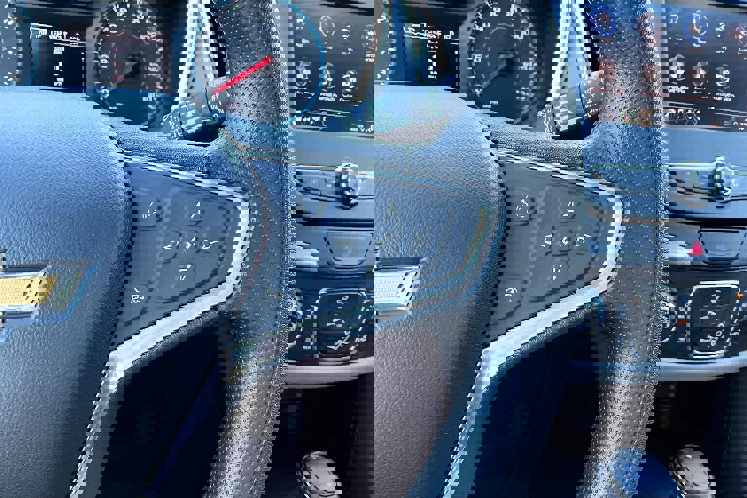 Used 2021 Chevrolet Equinox LS w/ LS Convenience Package image 24