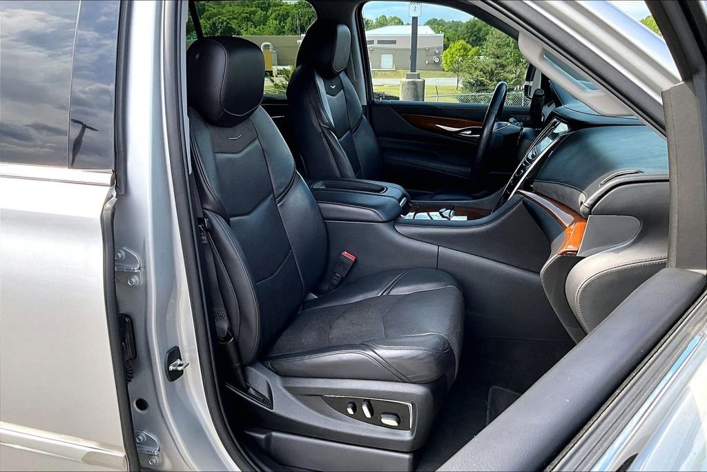 Used 2020 Cadillac Escalade 2WD image 31