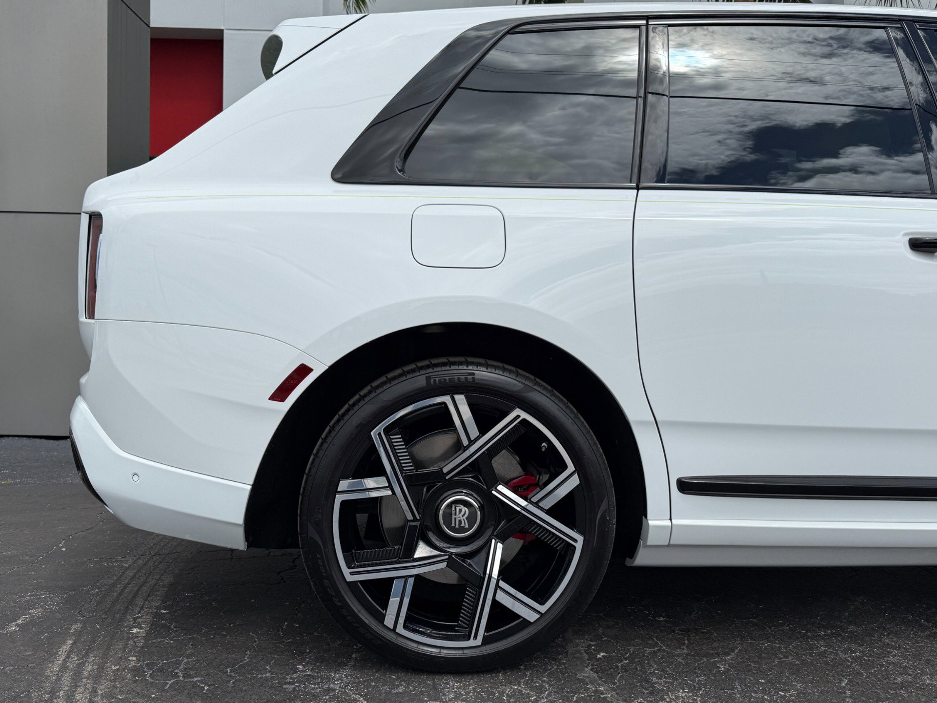 Used 2025 Rolls-Royce Cullinan Black Badge image 4