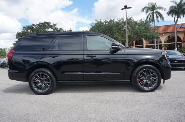 Used 2025 Ford Expedition Platinum w/ Stealth Performance Package AWD/4WD image 16