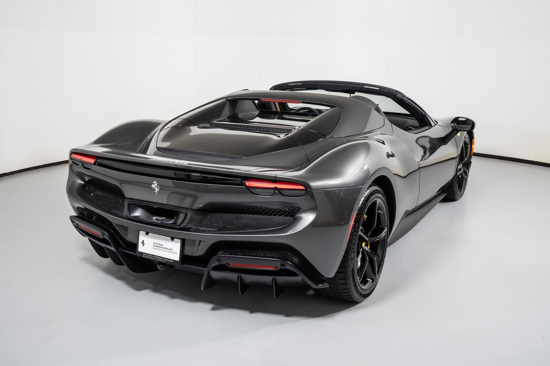 Used 2023 Ferrari 296 GTS RWD image 2