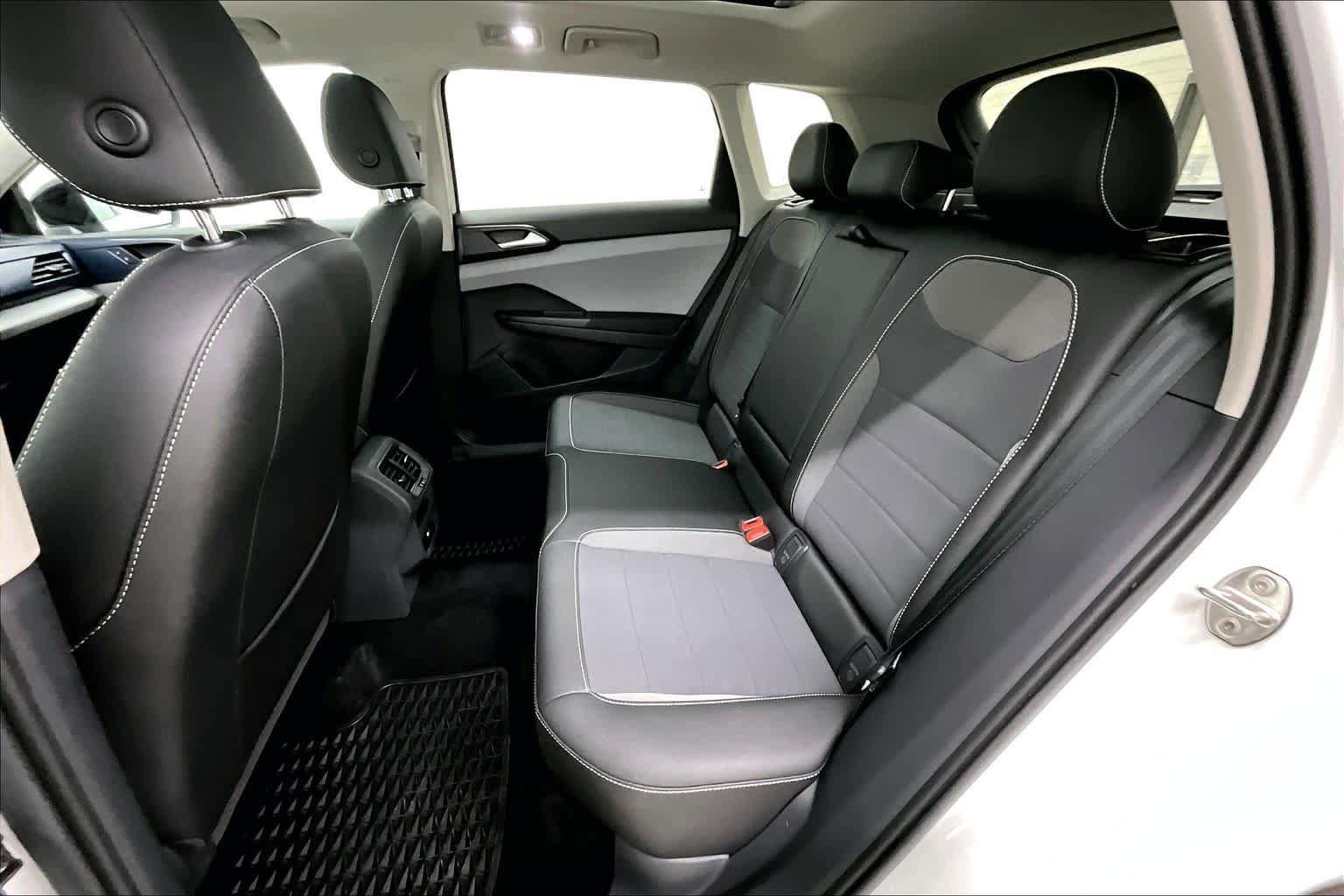 Used 2023 Volkswagen Taos SE w/ Panoramic Sunroof Package FWD image 21