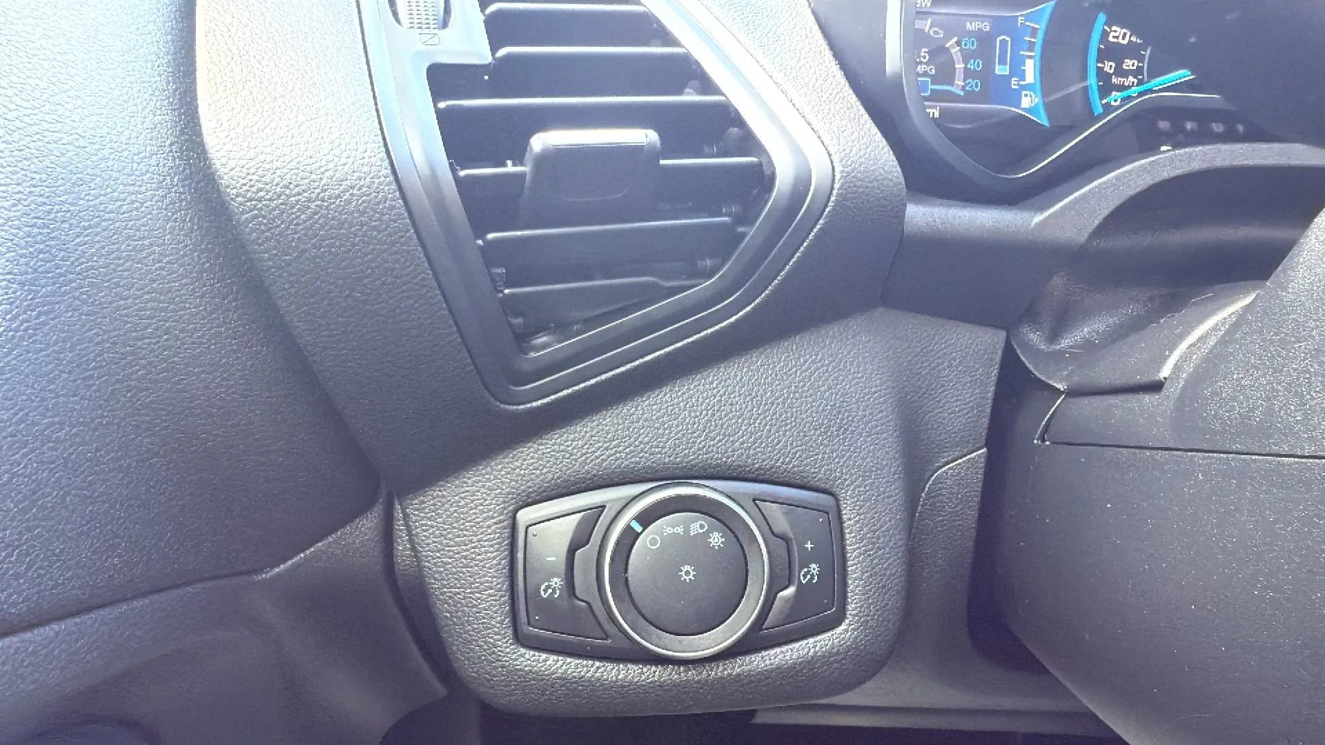 Used 2017 Ford C-MAX Energi SE image 15