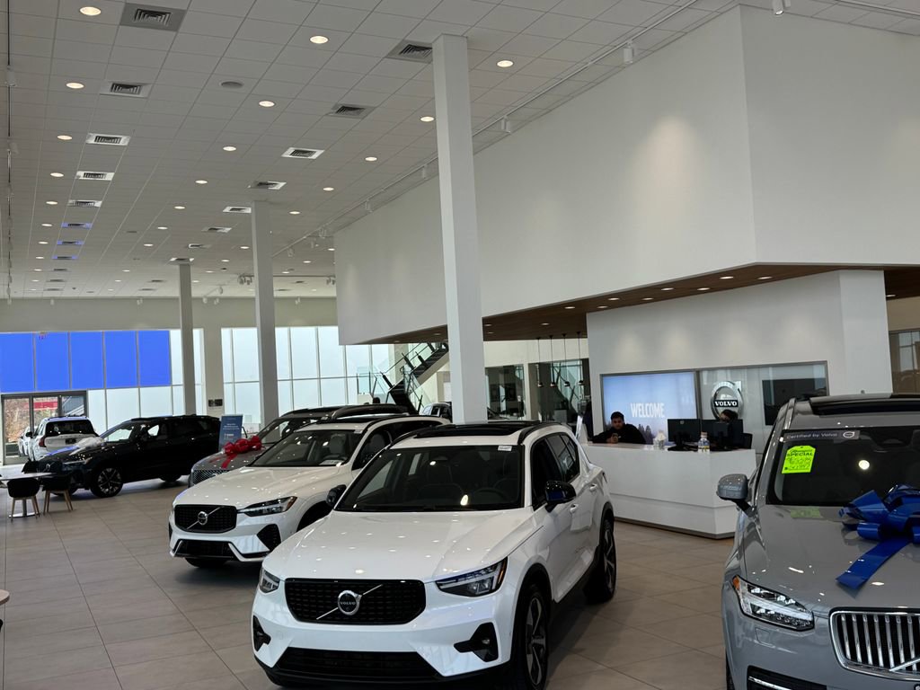 Used 2022 Volvo XC40 T5 R-Design w/ Advanced Package image 14