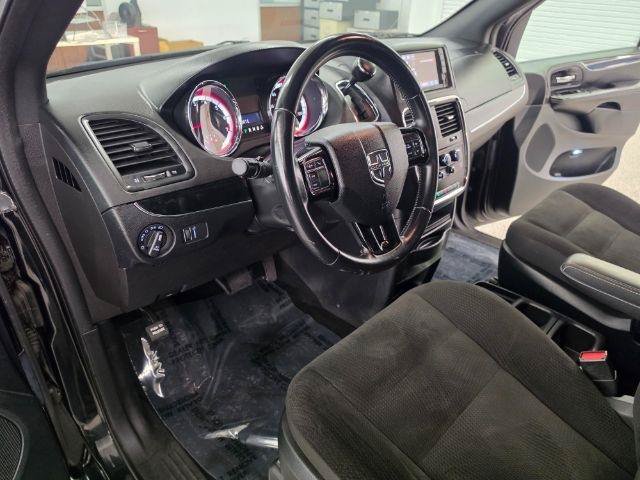 Used 2018 Dodge Grand Caravan SE FWD image 21