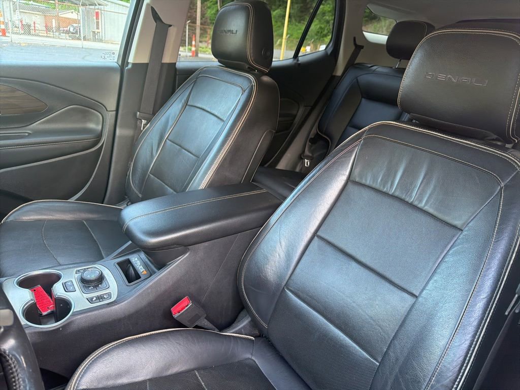 Used 2020 GMC Terrain Denali w/ Denali Premium Package AWD/4WD image 10