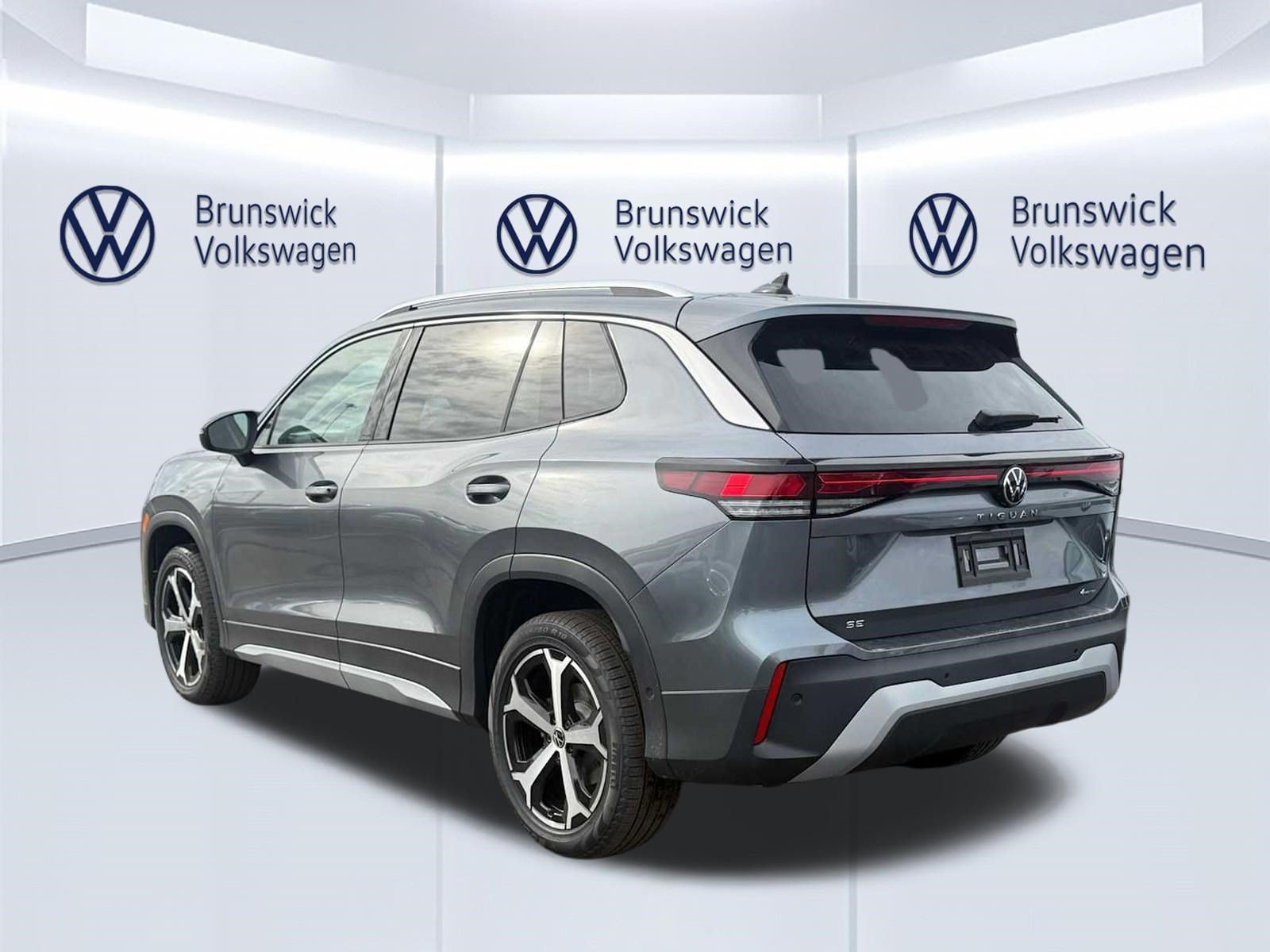 New 2026 Volkswagen Tiguan SE AWD/4WD image 4