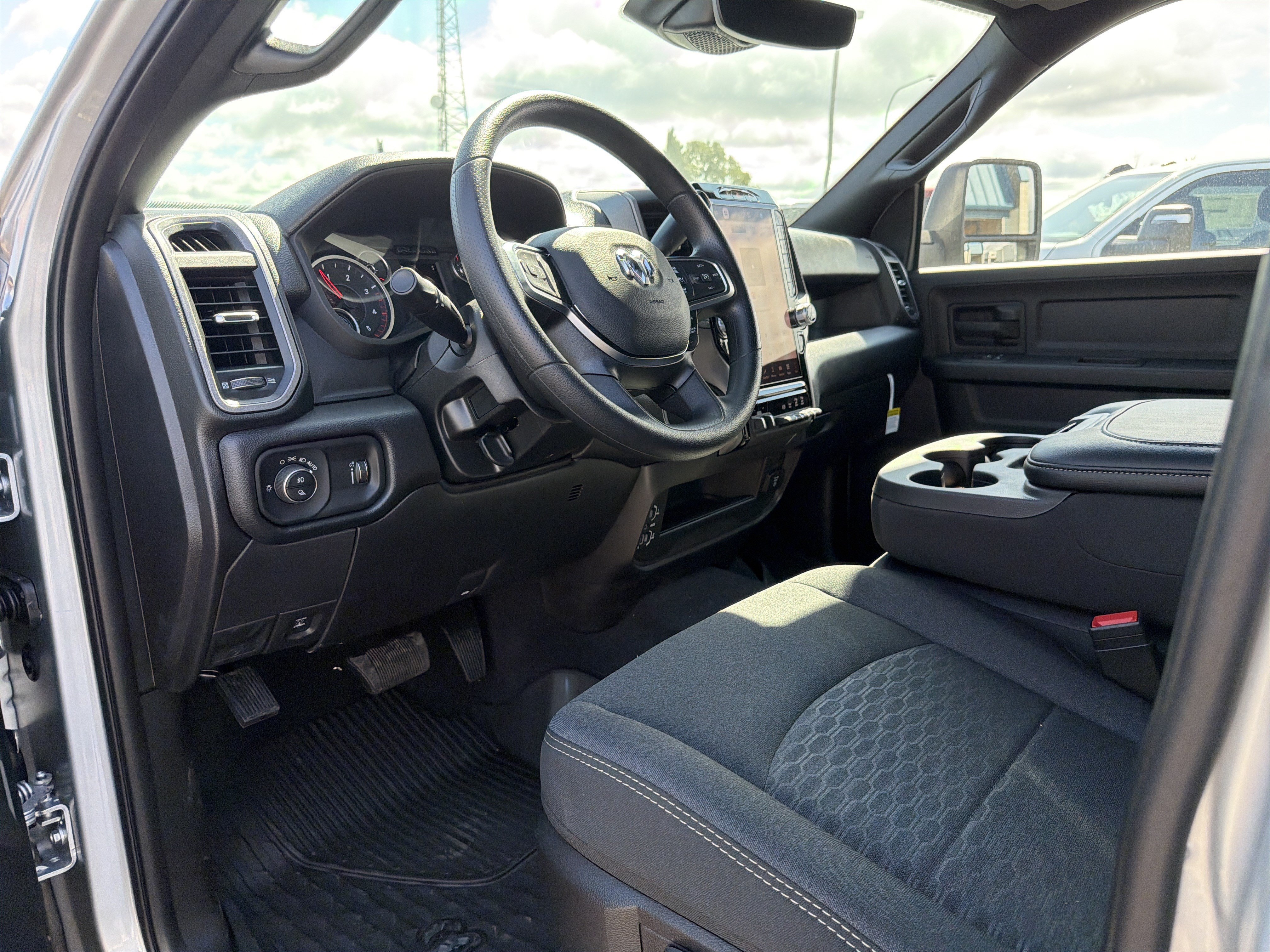 New 2026 RAM 3500 Tradesman AWD/4WD image 9