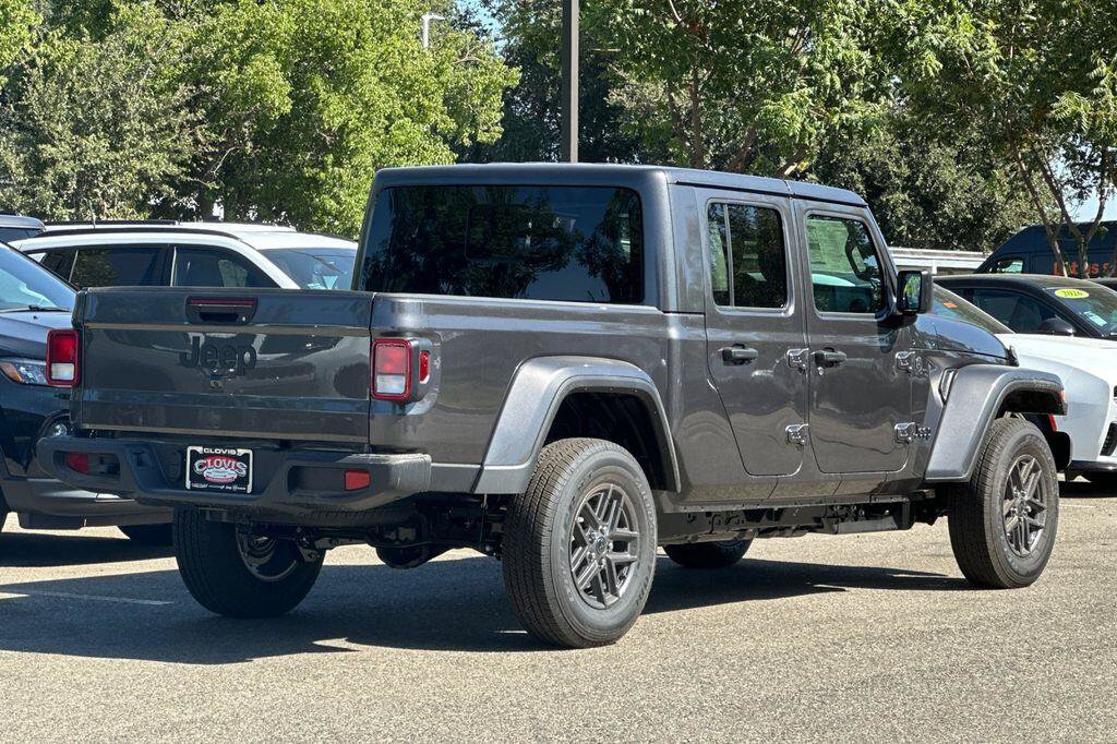 New 2026 Jeep Gladiator Sport AWD/4WD image 4