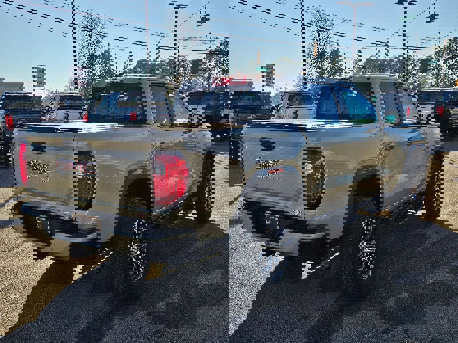 Used 2024 GMC Canyon AT4 w/ Technology Package image 6