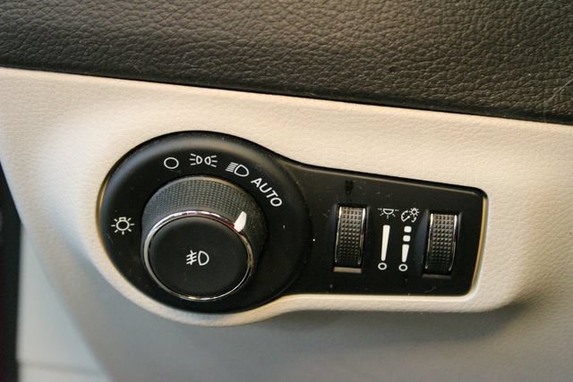 Used 2021 Jeep Compass Limited AWD/4WD image 19