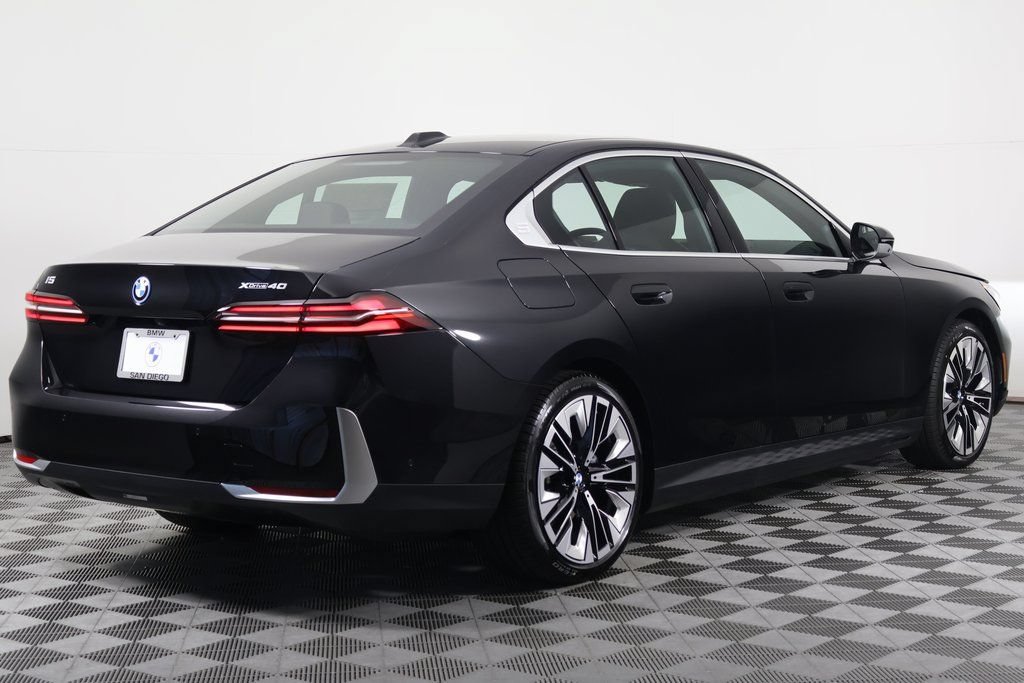 New 2027 BMW i5 eDrive40 AWD/4WD image 2