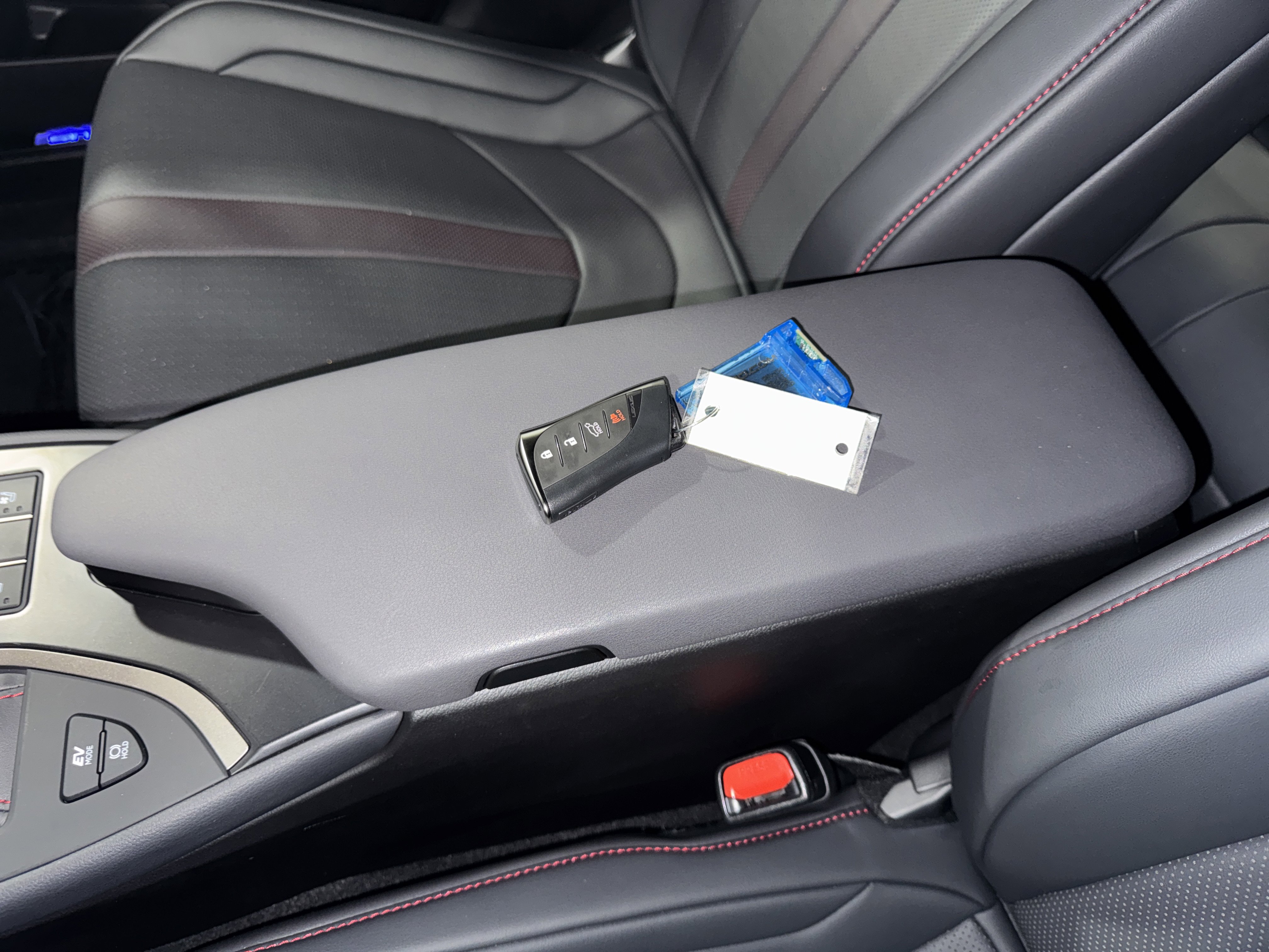 Used 2024 Lexus UX 250h F Sport image 29