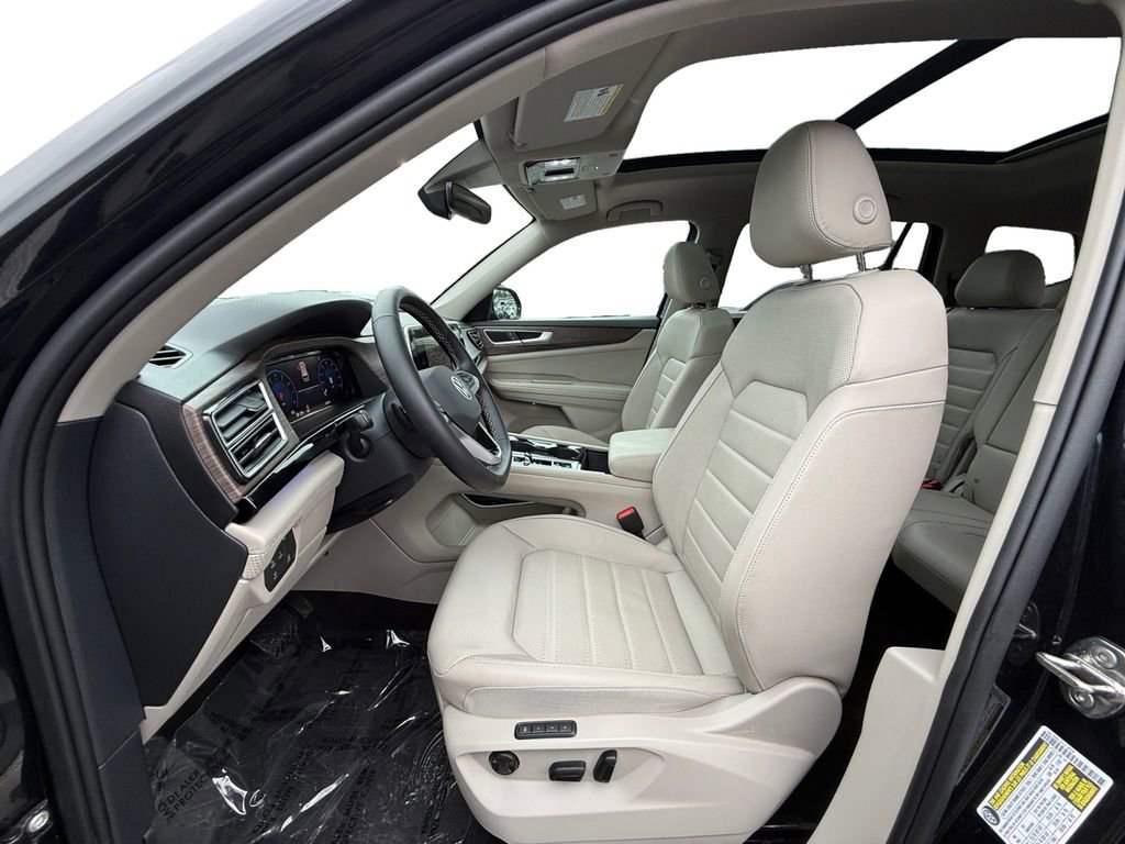 Used 2025 Volkswagen Atlas SEL AWD/4WD image 9