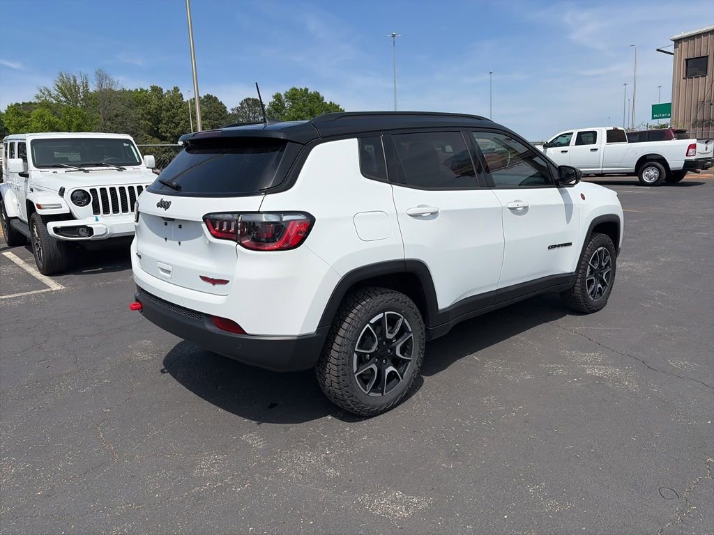 Used 2024 Jeep Compass Trailhawk image 7