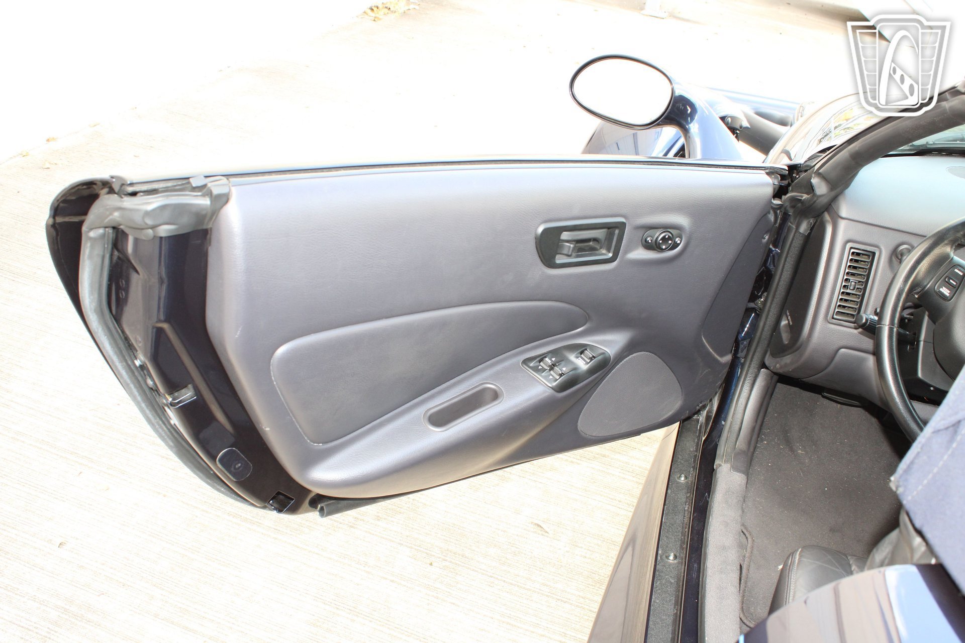 Used 2001 Chrysler Prowler RWD image 17