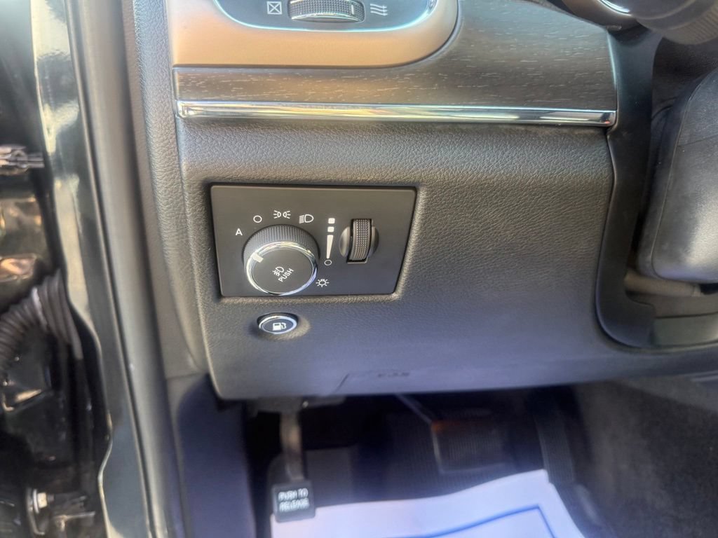 Used 2015 Jeep Grand Cherokee Limited AWD/4WD image 18