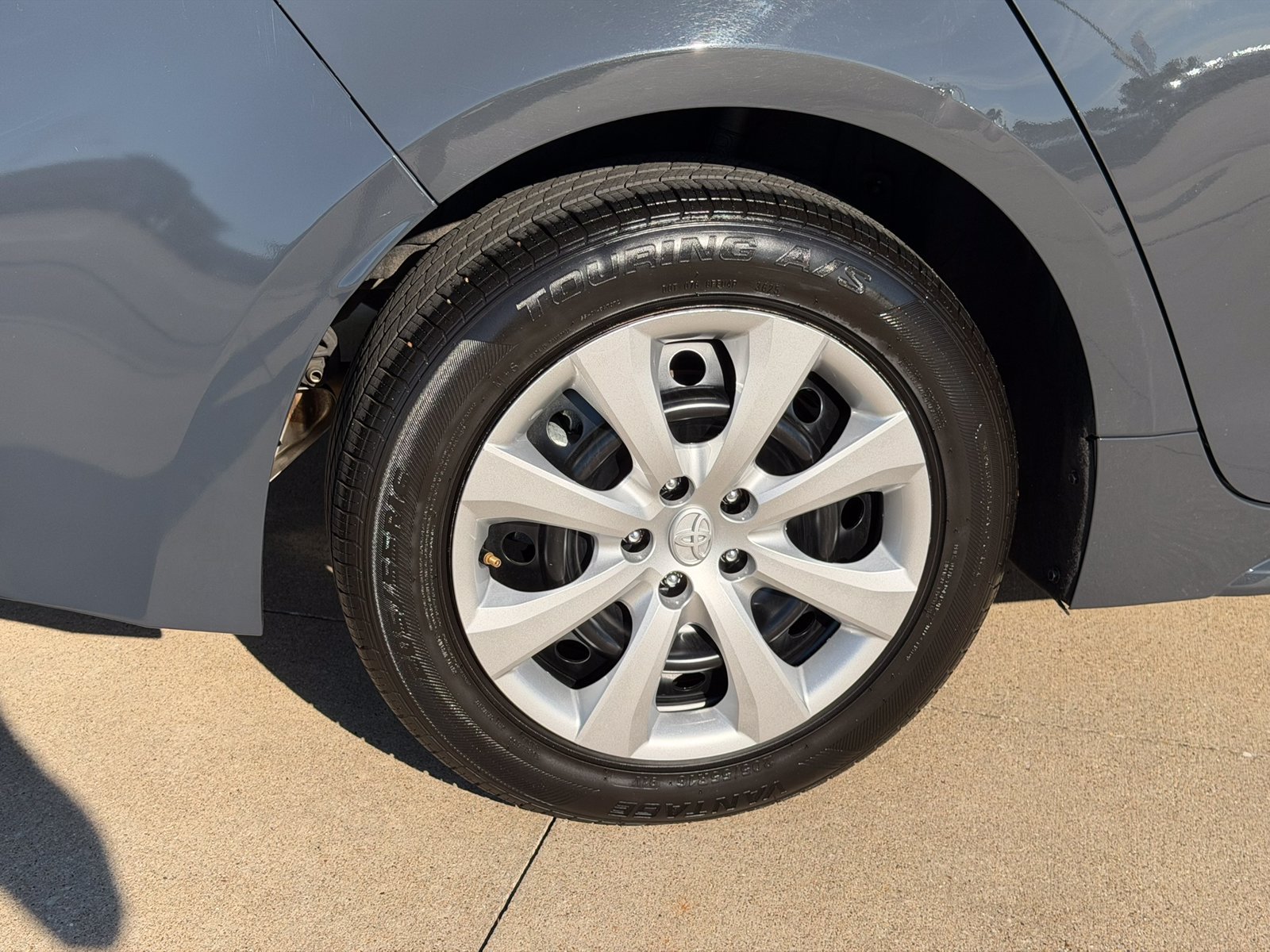 Used 2025 Toyota Corolla LE FWD image 8