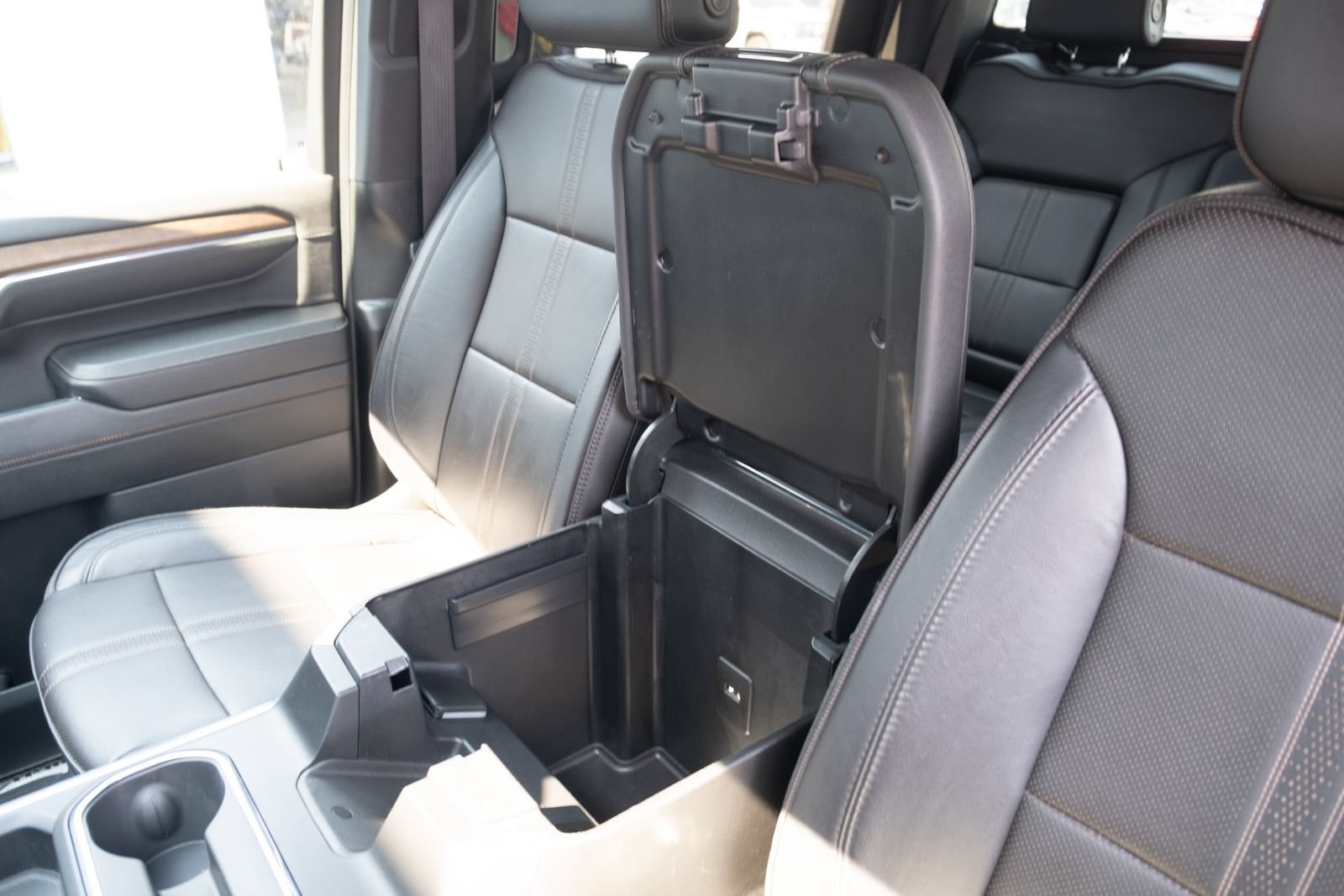 Used 2024 Chevrolet Silverado 3500 High Country w/ Technology Package AWD/4WD image 8