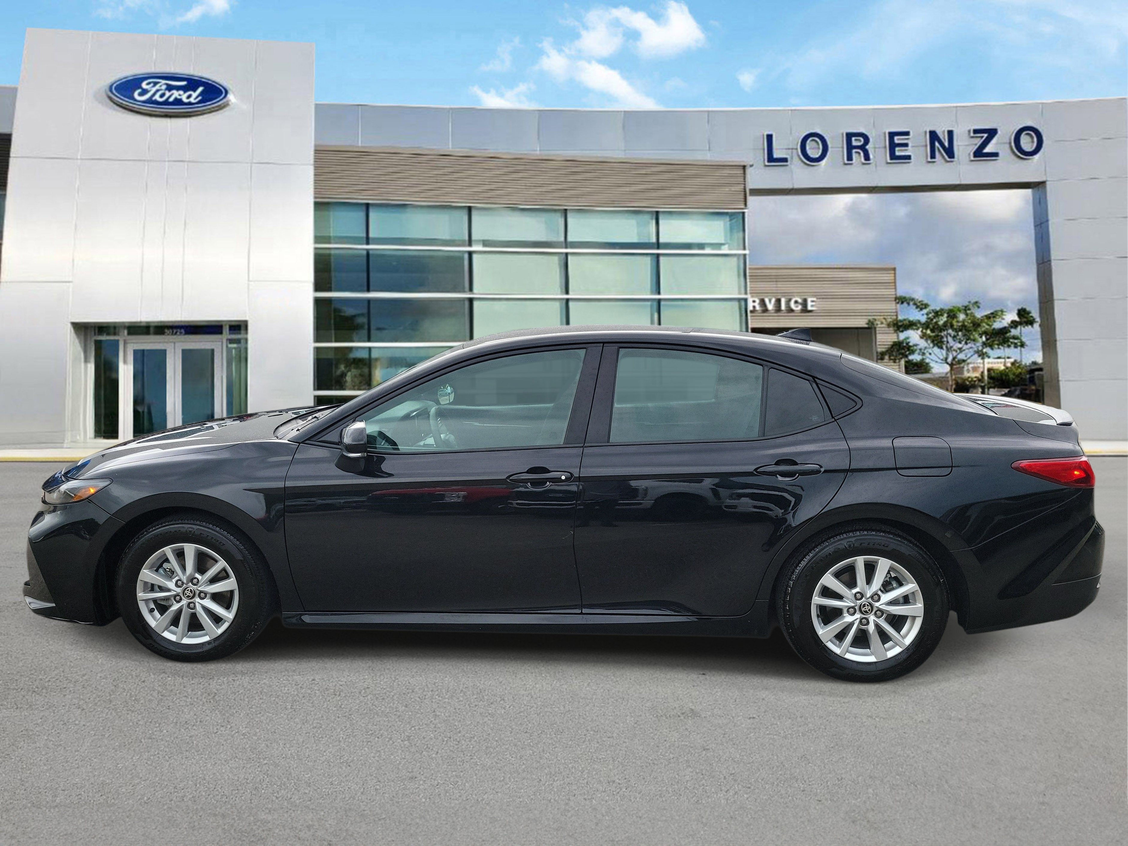 Used 2025 Toyota Camry LE w/ Convenience Package FWD image 8
