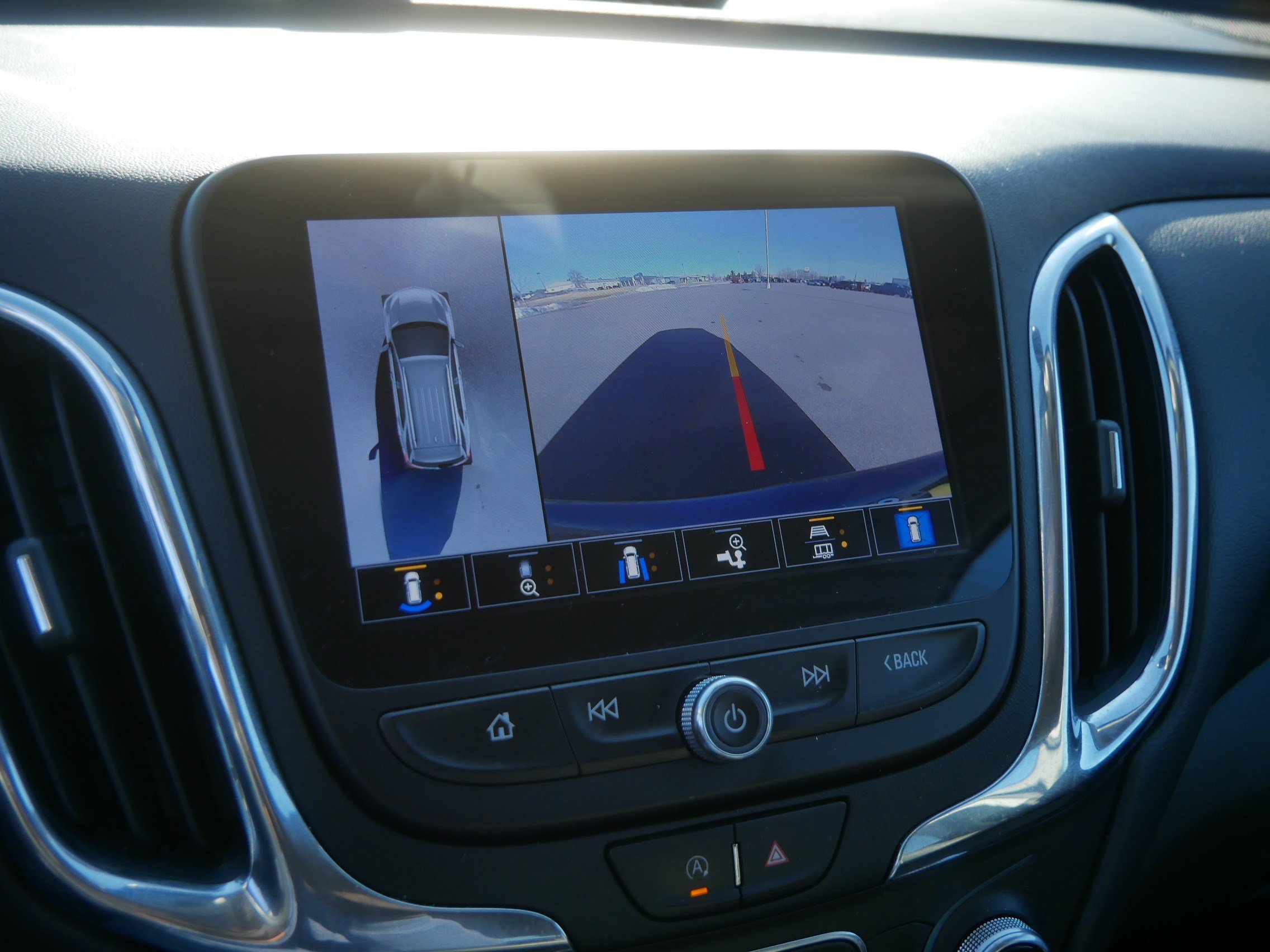 Used 2022 Chevrolet Equinox LT image 32