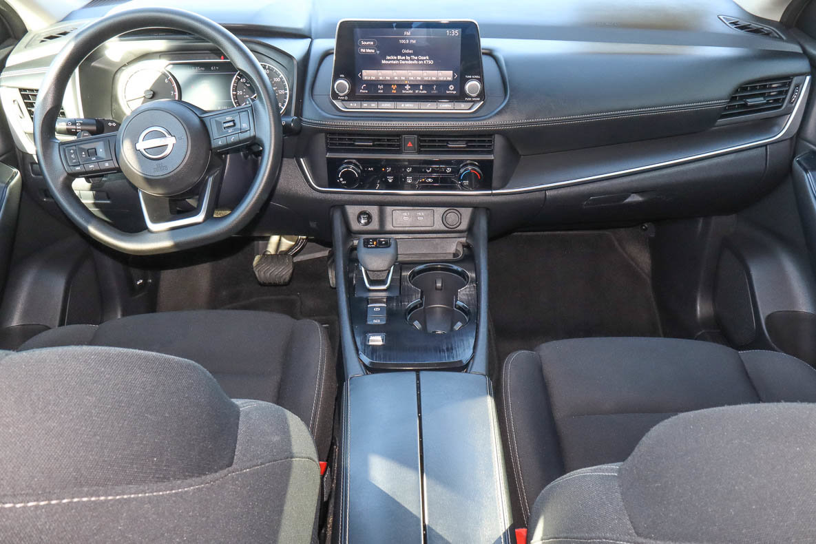 Used 2024 Nissan Rogue S FWD image 10