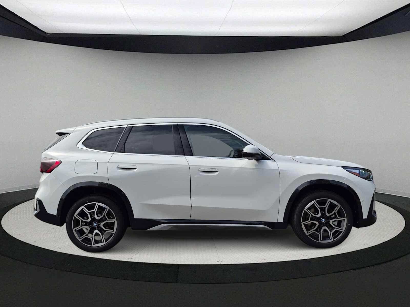 New 2027 BMW X1 xDrive28i AWD/4WD image 9