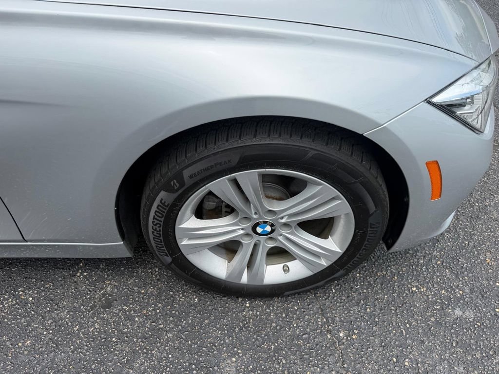 Used 2018 BMW 330i xDrive Sedan w/ Convenience Package AWD/4WD image 27