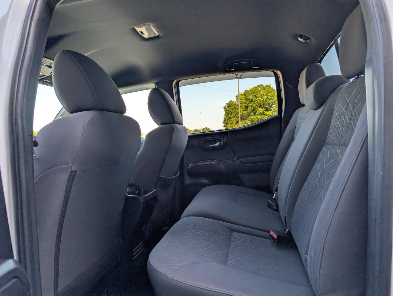 Used 2018 Toyota Tacoma TRD Off-Road AWD/4WD image 18