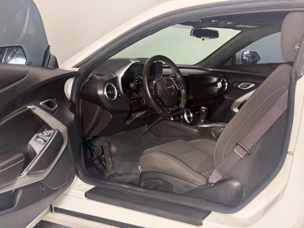 Used 2017 Chevrolet Camaro SS RWD image 11