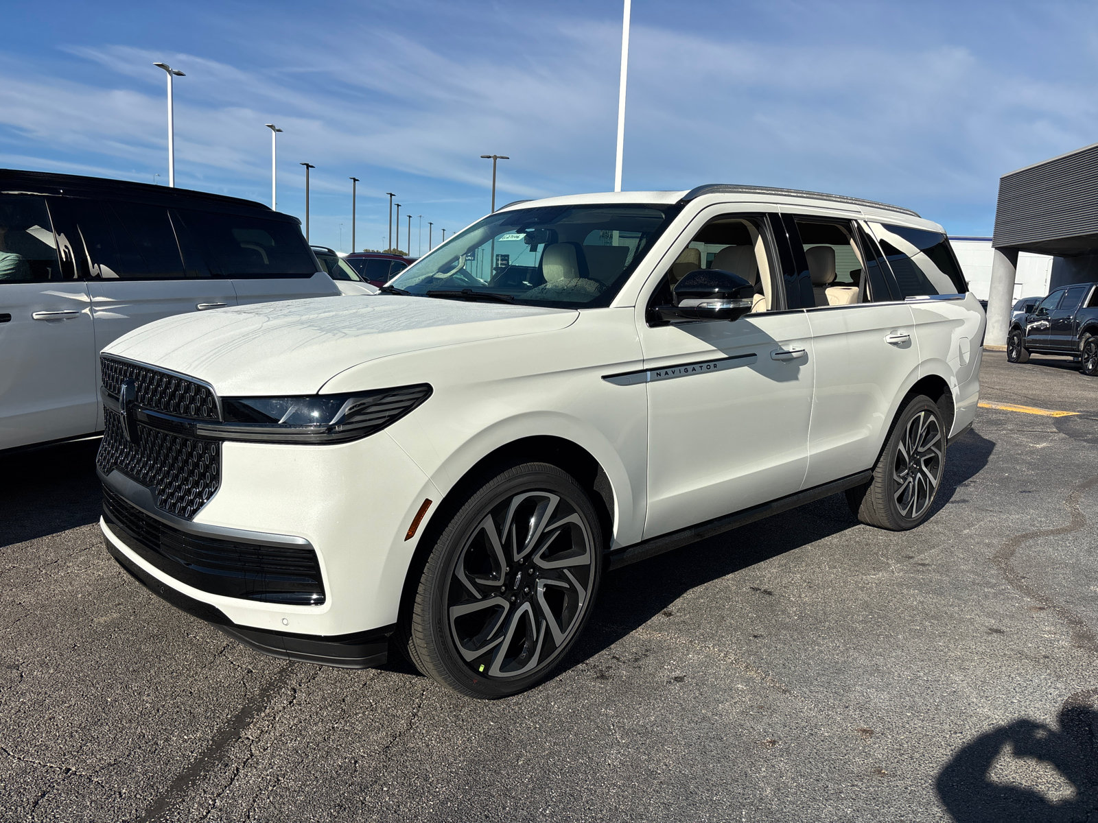 New 2027 Lincoln Navigator Reserve AWD/4WD image 3