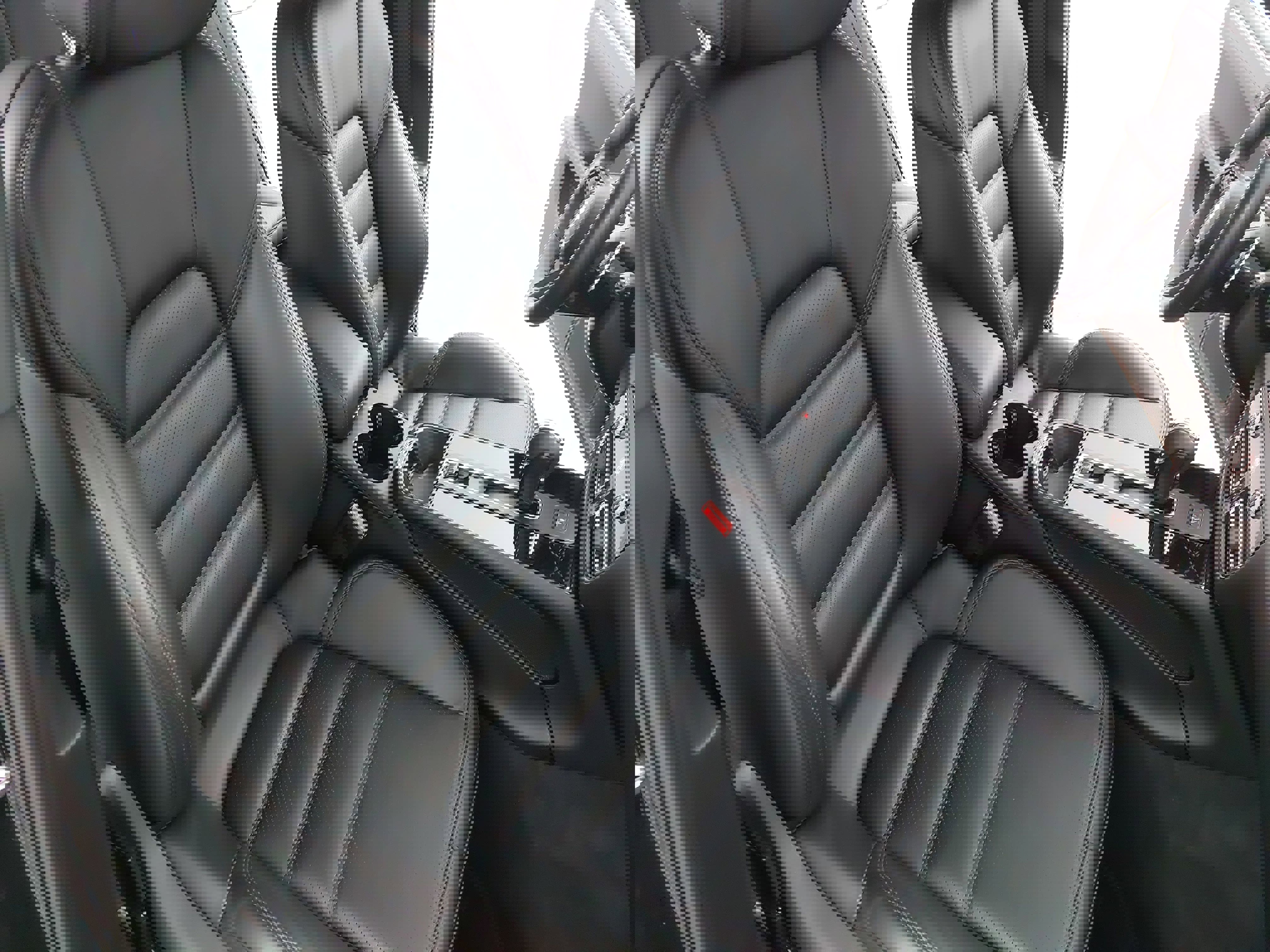 Certified 2024 Porsche Macan Turbo image 12