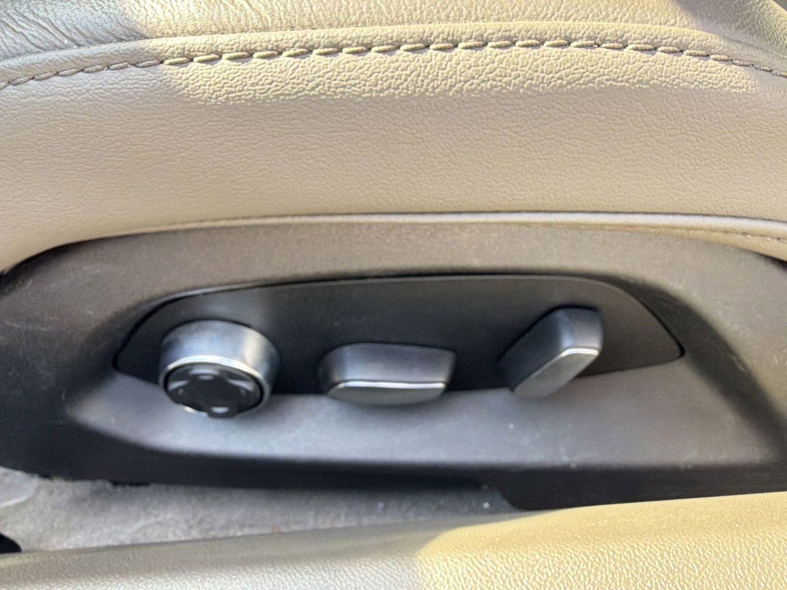 Used 2024 Chevrolet Corvette Stingray Premium Cpe w/ 3LT RWD image 13