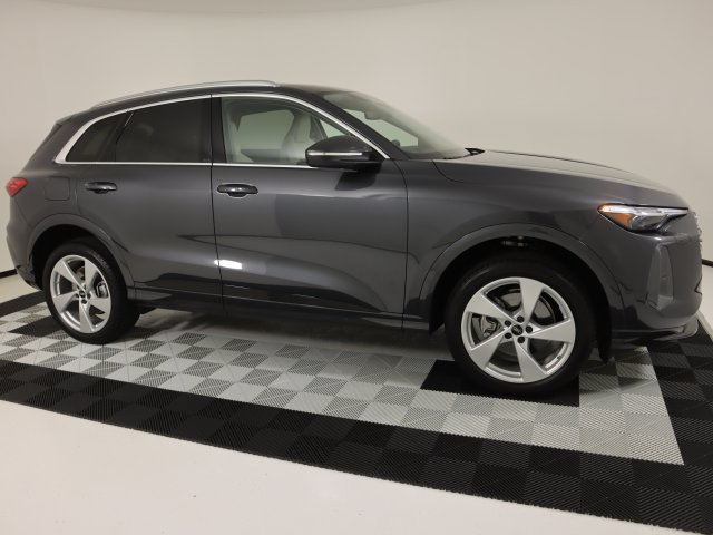 Certified 2025 Audi Q5 Premium Plus w/ Premium Plus AWD/4WD image 6