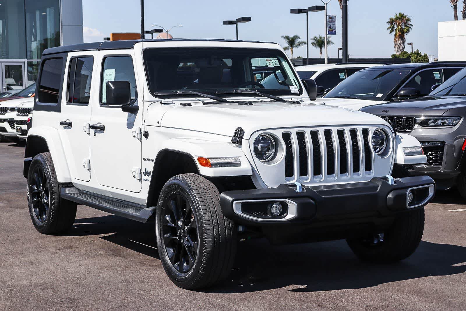 Used 2023 Jeep Wrangler Unlimited Sahara AWD/4WD image 3