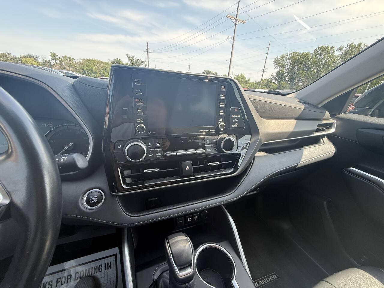 Used 2021 Toyota Highlander XLE AWD/4WD image 22