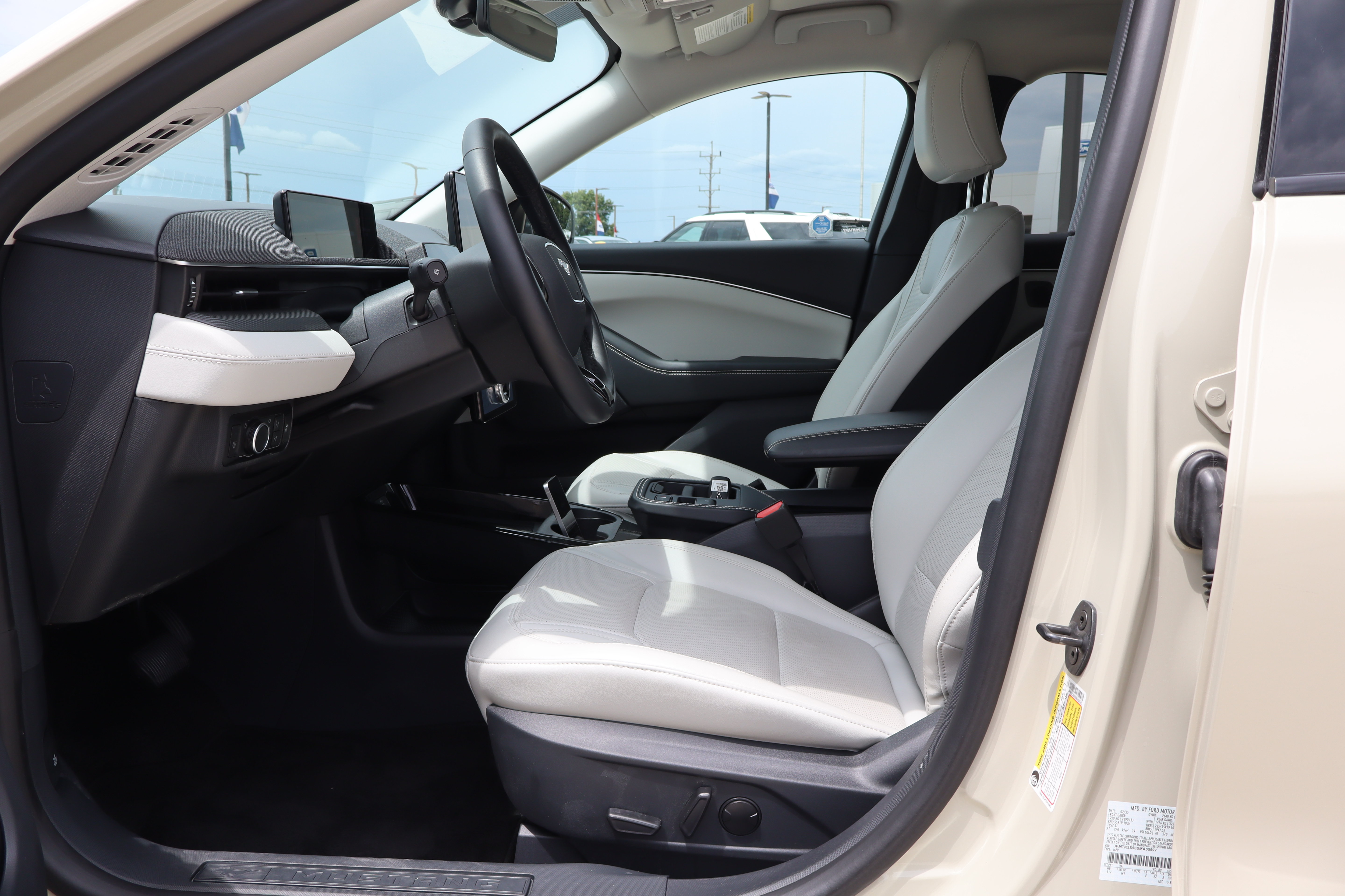 Used 2025 Ford Mustang Mach-E Premium AWD/4WD image 9